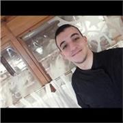 Cocinero titulado con amplia experiencia, el profesor ideal para aprender y perfeccionar técnicas culinarias a cualquier nivel.